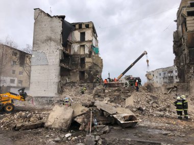 Borodyanka, Kiev bölgesi, Ukrayna. 08 Nisan 2022: Rus işgalinden sonra yıkılan bina 