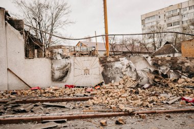 Borodyanka, Kiev bölgesi, Ukrayna. 08 Nisan 2022: Rus işgalinden sonra yıkılan bina 
