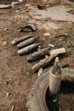 Borodyanka, Kiev bölgesi, Ukrayna. 08 Nisan 2022: Özgür Borodynka köyünde Rus mühimmatı 