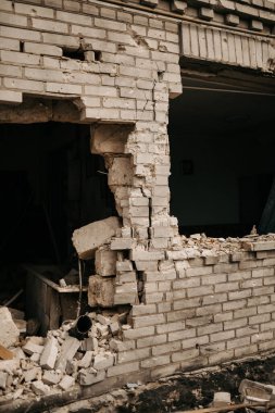 Borodyanka, Kiev bölgesi, Ukrayna. 08 Nisan 2022: Rus işgalinden sonra yıkılan bina 