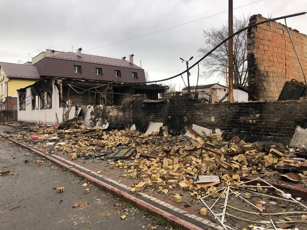 Borodyanka, Kiev bölgesi, Ukrayna. 08 Nisan 2022: Rus işgalinden sonra yıkılan bina 