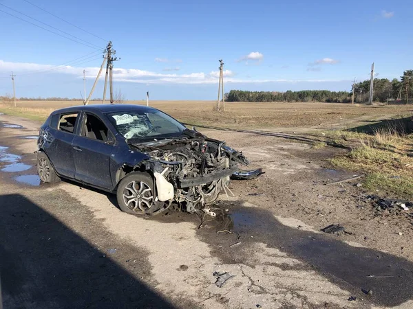 Borodyanka Regiunea Kiev Ucraina Aprilie 2022 Epava Răsucită Mașinii Este — Fotografie, imagine de stoc