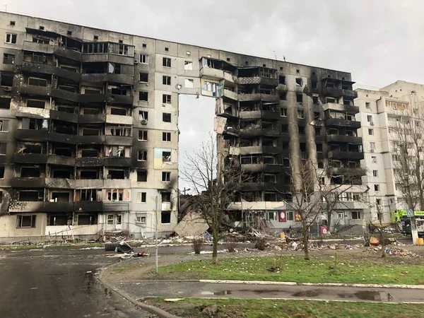Borodyanka, Kiev bölgesi, Ukrayna. 08 Nisan 2022: Rus işgalinden sonra yıkılan bina 