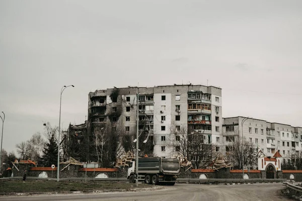 Borodyanka, Kiev bölgesi, Ukrayna. 08 Nisan 2022: Rus işgalinden sonra yıkılan bina 