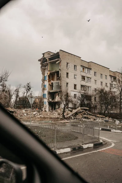 Borodyanka, Kiev bölgesi, Ukrayna. 08 Nisan 2022: Rus işgalinden sonra yıkılan bina 