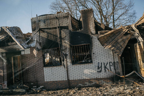 Бородянка, Киевская область, Украина. 08 апреля 2022 года: разрушенное здание после российской оккупации 