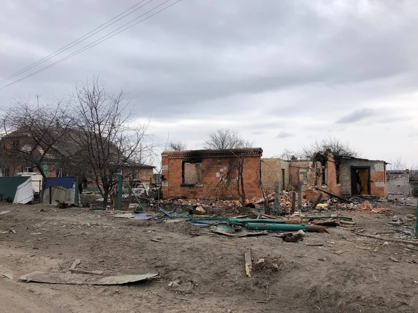 Borodjanka, Gebiet Kiew, Ukraine. 08. April 2022: zerstörtes Gebäude nach russischer Besetzung — Stockfoto