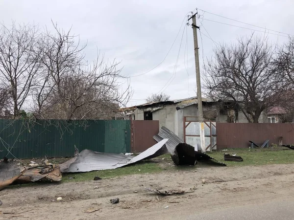 Borodjanka, Gebiet Kiew, Ukraine. 08. April 2022: das verwüstete Dorf Borodjanka, das vor kurzem von den Russen befreit wurde — Stockfoto