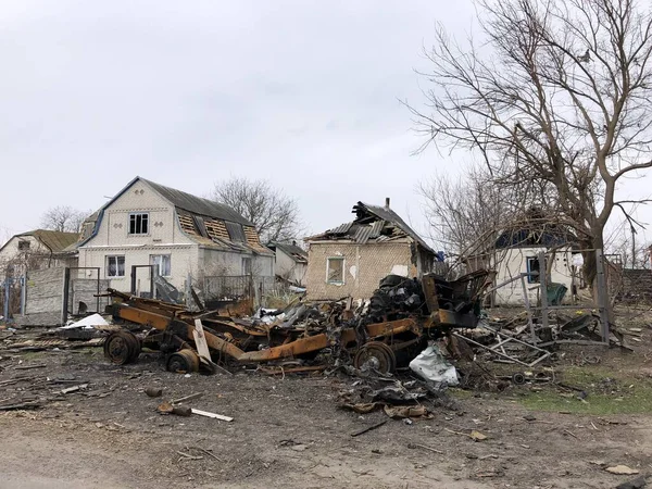 Borodyanka, região de Kiev, Ucrânia. 08 de abril de 2022: a devastada aldeia de Borodyanka, recentemente libertada dos russos — Fotografia de Stock