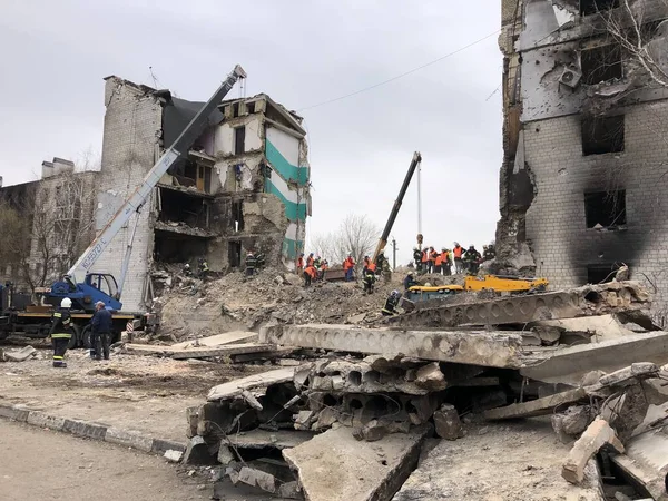 Borodyanka, région de Kiev, Ukraine. 08 avril 2022 : bâtiment détruit après l'occupation russe — Photo de stock