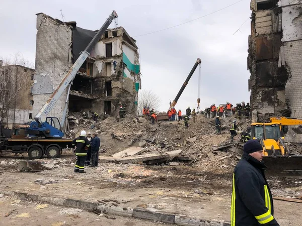 Borodjanka, Gebiet Kiew, Ukraine. 08. April 2022: zerstörtes Gebäude nach russischer Besetzung — Stockfoto