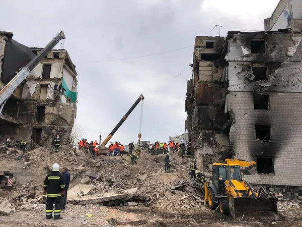 Borodyanka, regione di Kiev, Ucraina. 08 aprile 2022: edificio distrutto dopo l'occupazione russa — Foto stock