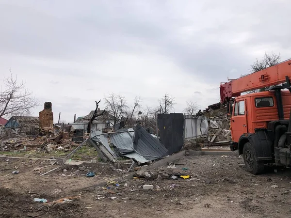Borodyanka, región de Kiev, Ucrania. 08 de abril 2022: el devastado pueblo de Borodyanka, recientemente liberado de los rusos - foto de stock