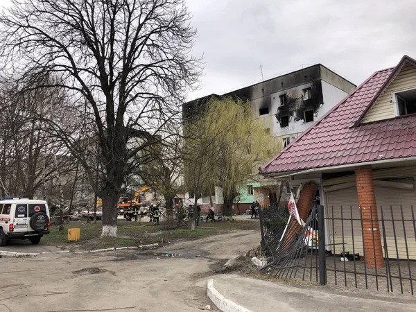 Borodyanka, região de Kiev, Ucrânia. 08 de abril de 2022: a devastada aldeia de Borodyanka, recentemente libertada dos russos — Fotografia de Stock