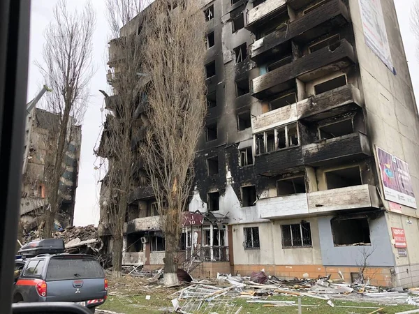 Borodyanka, région de Kiev, Ukraine. 08 avril 2022 : bâtiment détruit après l'occupation russe — Photo de stock