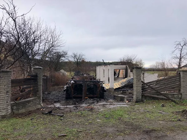 Borodjanka, Gebiet Kiew, Ukraine. 08. April 2022: das verwüstete Dorf Borodjanka, das vor kurzem von den Russen befreit wurde — Stockfoto