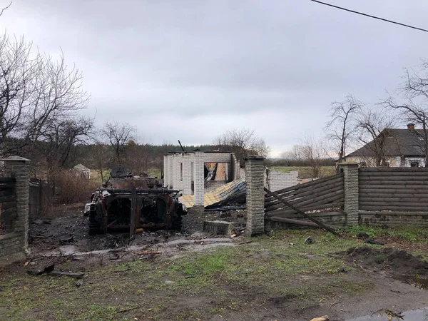 Borodyanka, región de Kiev, Ucrania. 08 de abril 2022: el devastado pueblo de Borodyanka, recientemente liberado de los rusos — Stock Photo