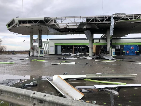 Borodjanka, Gebiet Kiew, Ukraine. 08. April 2022: Russische Besatzer zerstören Tankstelle in Borodynka — Stockfoto