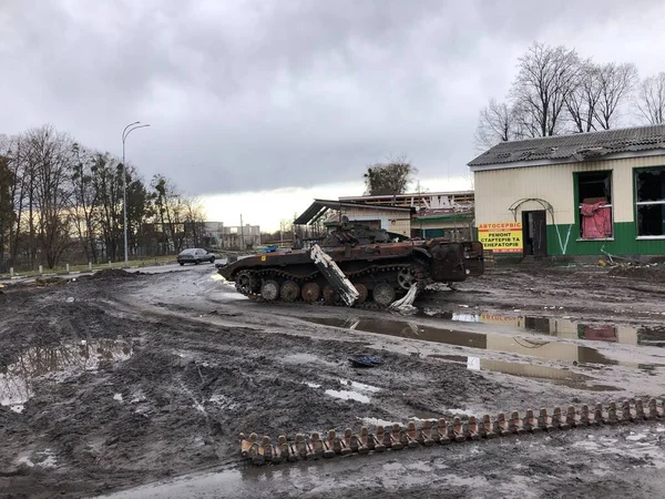 Borodjanka, Gebiet Kiew, Ukraine. 08. April 2022: zerstörtes Gebäude nach russischer Besetzung — Stockfoto