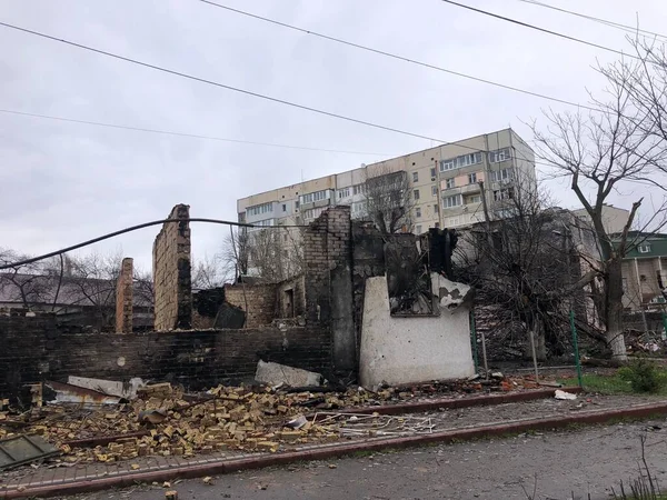 Borodyanka, regione di Kiev, Ucraina. 08 aprile 2022: edificio distrutto dopo l'occupazione russa — Foto stock