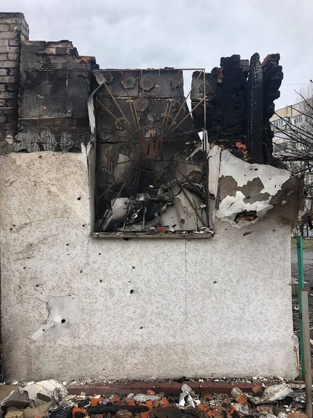 Borodyanka, regione di Kiev, Ucraina. 08 aprile 2022: il devastato villaggio di Borodyanka, recentemente liberato dai russi — Foto stock