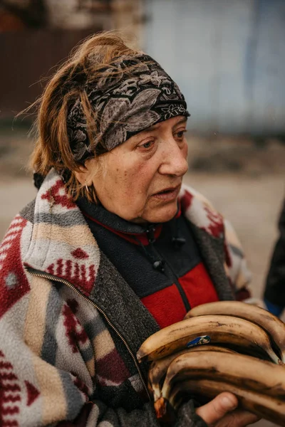 Borodyanka, Kyiv region, Ukraine. April 08, 2022: Humanitarian assistance in liberated village Borodyanka — Stock Photo