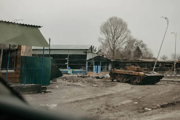 Borodyanka, região de Kiev, Ucrânia. 08 de abril de 2022: a devastada aldeia de Borodyanka, recentemente libertada dos russos — Fotografia de Stock
