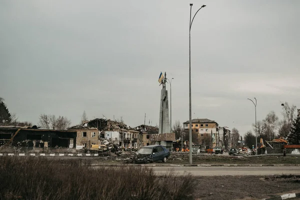 Borodyanka, região de Kiev, Ucrânia. 08 de abril de 2022: a devastada aldeia de Borodyanka, recentemente libertada dos russos — Fotografia de Stock