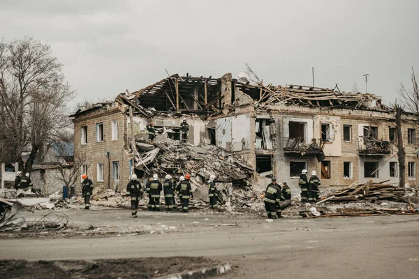 Borodyanka, regione di Kiev, Ucraina. 08 aprile 2022: edificio distrutto dopo l'occupazione russa — Foto stock