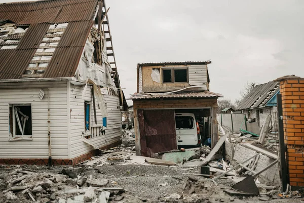 Borodyanka, região de Kiev, Ucrânia. 08 de abril de 2022: edifício destruído após a ocupação russa — Fotografia de Stock