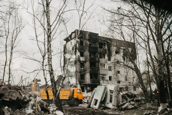 Borodyanka, région de Kiev, Ukraine. 08 avril 2022 : bâtiment détruit après l'occupation russe — Photo de stock