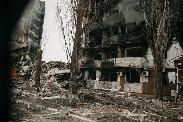 Borodyanka, région de Kiev, Ukraine. 08 avril 2022 : bâtiment détruit après l'occupation russe — Photo de stock