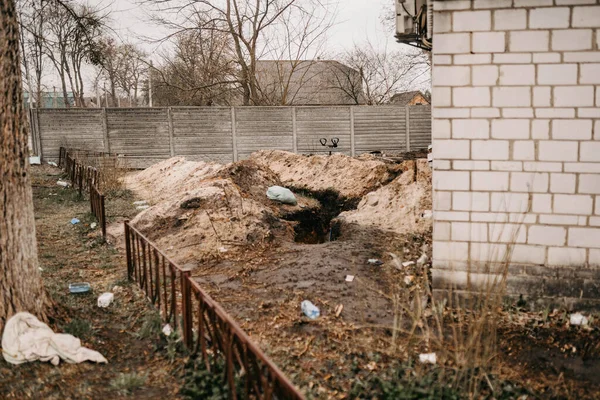 Borodyanka, región de Kiev, Ucrania. 08 de abril 2022: el devastado pueblo de Borodyanka, recientemente liberado de los rusos - foto de stock