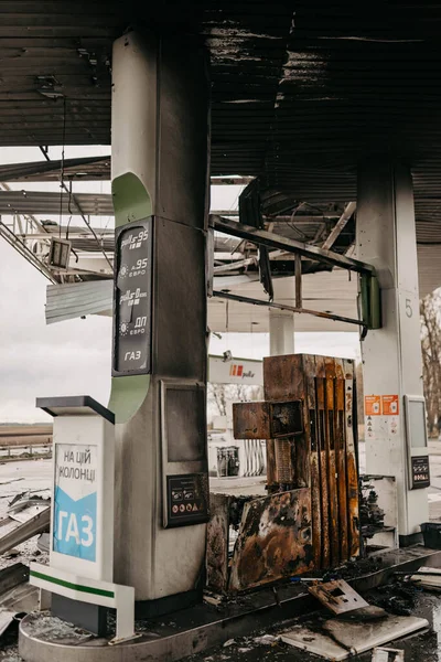 Borodyanka, regione di Kiev, Ucraina. 08 aprile 2022: stazione di servizio distrutta dagli occupanti russi a Borodynka — Foto stock