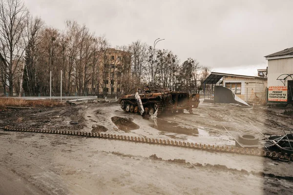 Borodyanka, região de Kiev, Ucrânia. 08 de abril de 2022: a devastada aldeia de Borodyanka, recentemente libertada dos russos — Fotografia de Stock