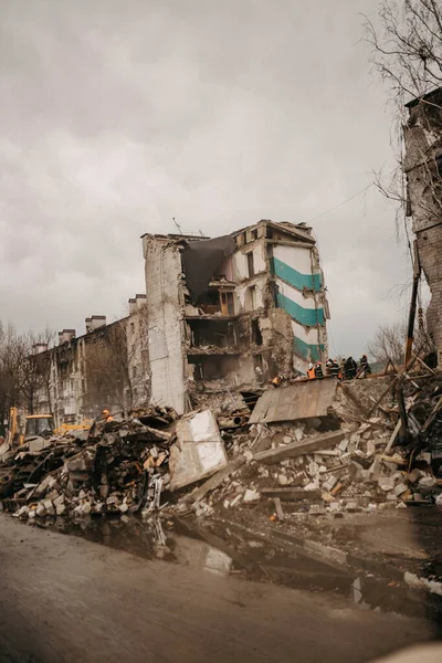 Borodyanka, regione di Kiev, Ucraina. 08 aprile 2022: edificio distrutto dopo l'occupazione russa — Foto stock