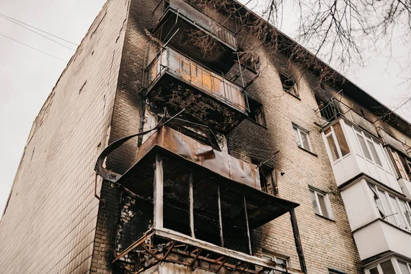 Borodyanka, regione di Kiev, Ucraina. 08 aprile 2022: edificio distrutto dopo l'occupazione russa — Foto stock