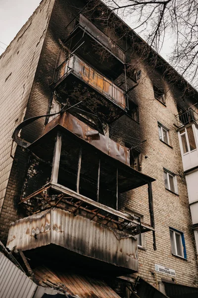 Borodyanka, regione di Kiev, Ucraina. 08 aprile 2022: edificio distrutto dopo l'occupazione russa — Foto stock