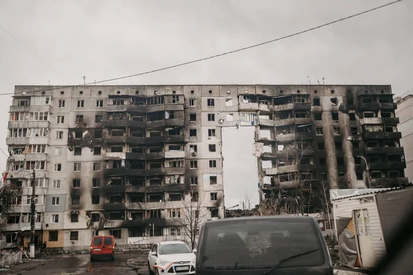 Borodyanka, regione di Kiev, Ucraina. 08 aprile 2022: edificio distrutto dopo l'occupazione russa — Foto stock