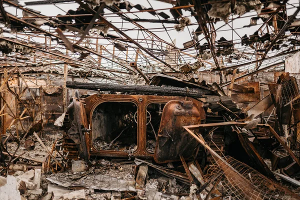 Borodjanka, Gebiet Kiew, Ukraine. 08. April 2022: das verwüstete Dorf Borodjanka, das vor kurzem von den Russen befreit wurde — Stockfoto