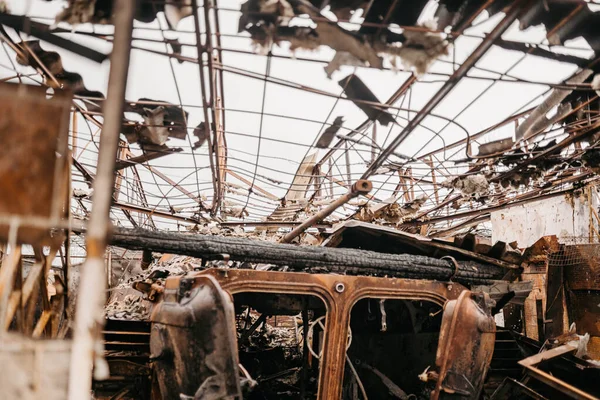 Borodyanka, región de Kiev, Ucrania. 08 de abril 2022: el devastado pueblo de Borodyanka, recientemente liberado de los rusos - foto de stock