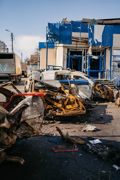 Borodyanka, região de Kiev, Ucrânia. 08 de abril de 2022: a devastada aldeia de Borodyanka, recentemente libertada dos russos — Fotografia de Stock