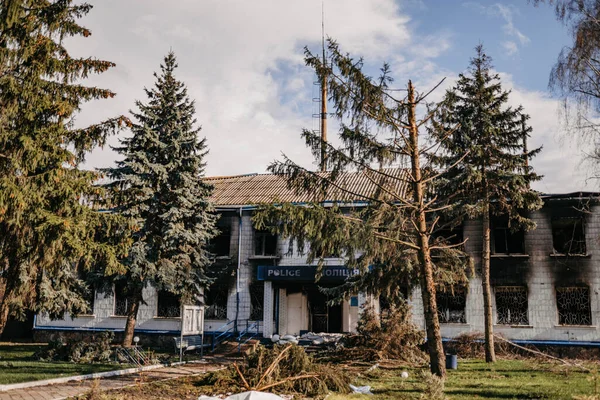 Borodyanka, regione di Kiev, Ucraina. 08 aprile 2022: edificio distrutto dopo l'occupazione russa — Foto stock