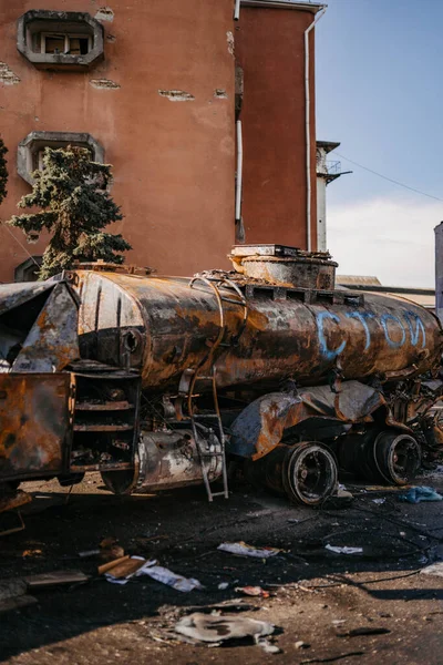 Borodyanka, Kyiv region, Ukraine. April 08, 2022: destruction and burnt out Russian military vehicle in Borodyanka — Stock Photo