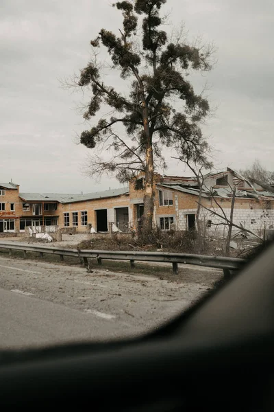 Borodyanka, região de Kiev, Ucrânia. 08 de abril de 2022: edifício destruído após a ocupação russa — Fotografia de Stock