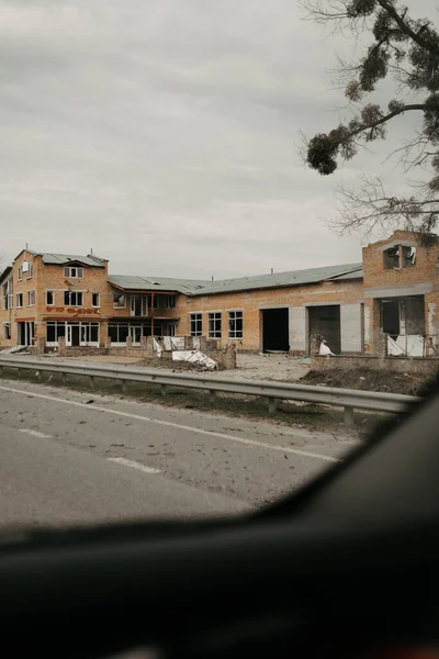 Borodyanka, região de Kiev, Ucrânia. 08 de abril de 2022: edifício destruído após a ocupação russa — Fotografia de Stock