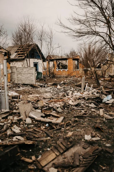 Borodyanka, regione di Kiev, Ucraina. 08 aprile 2022: edificio distrutto dopo l'occupazione russa — Foto stock