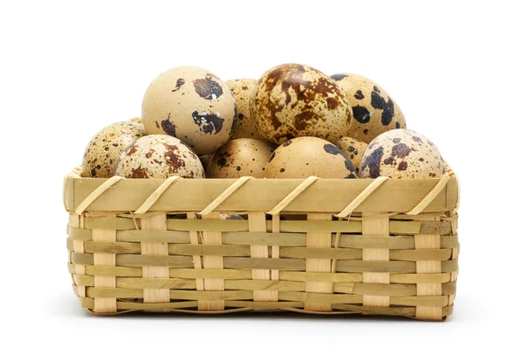 Huevos de codorniz en cesta — Foto de Stock