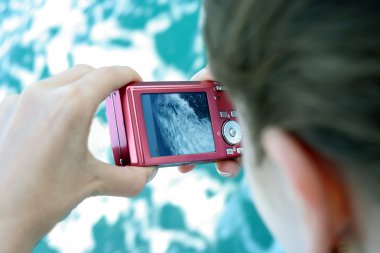 dijital fotoğraf makinesi.