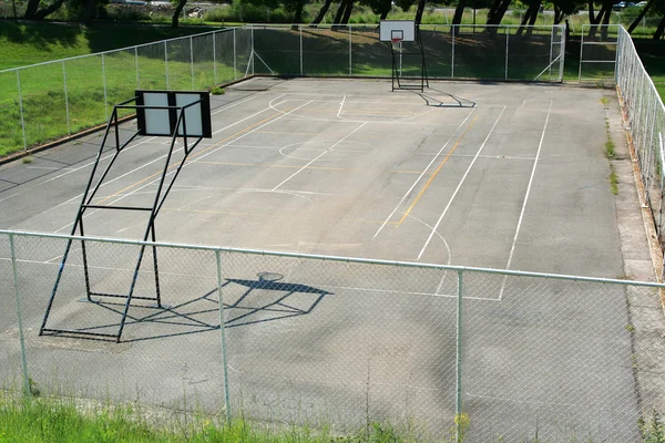 Баскетбольная площадка — стоковое фото